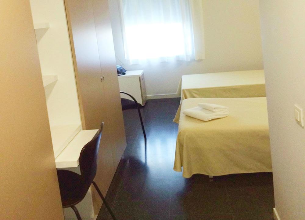 Residencia Universitaria Resa Roberto De Nobili Сант-Кугат-дель-Вальес Экстерьер фото