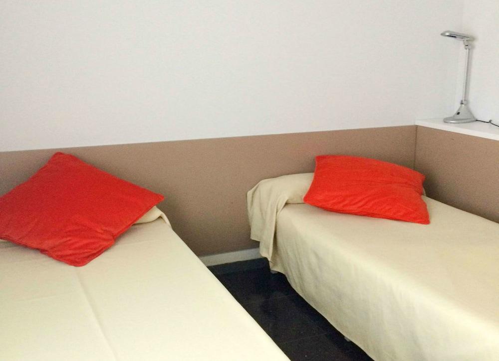 Residencia Universitaria Resa Roberto De Nobili Сант-Кугат-дель-Вальес Экстерьер фото