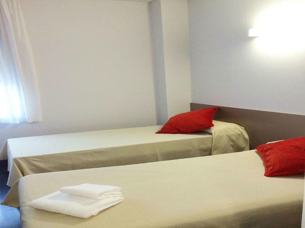 Residencia Universitaria Resa Roberto De Nobili Сант-Кугат-дель-Вальес Экстерьер фото