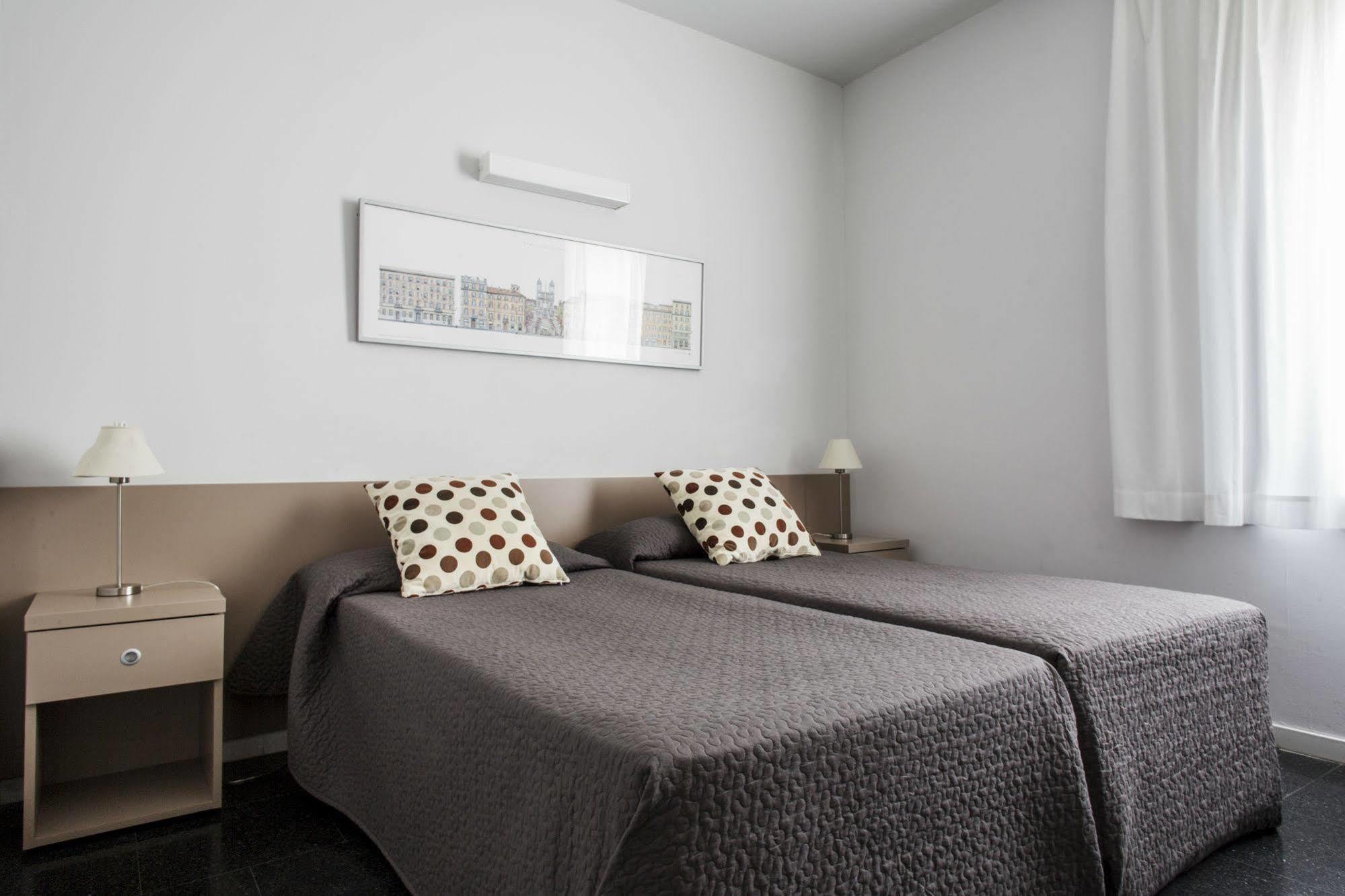 Residencia Universitaria Resa Roberto De Nobili Сант-Кугат-дель-Вальес Экстерьер фото