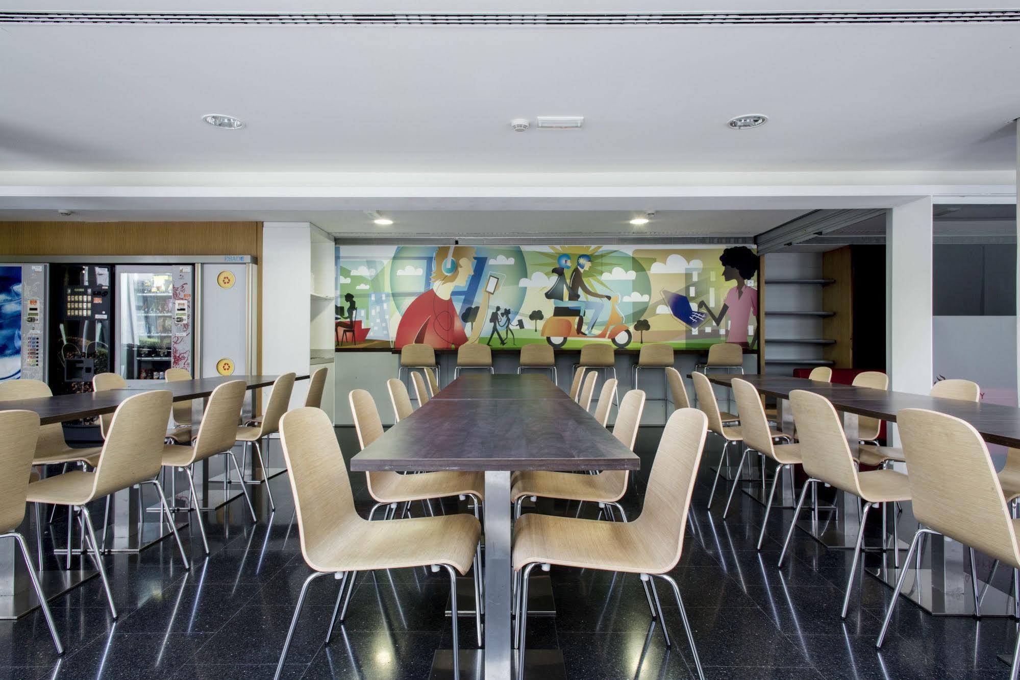 Residencia Universitaria Resa Roberto De Nobili Сант-Кугат-дель-Вальес Экстерьер фото